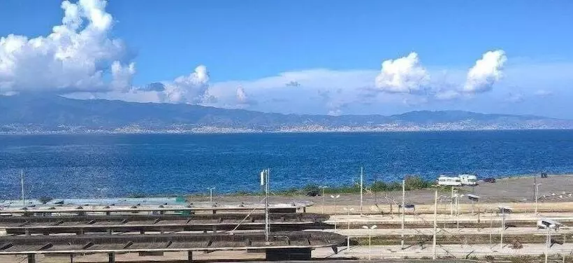 تختخواب و صبحانه Central House