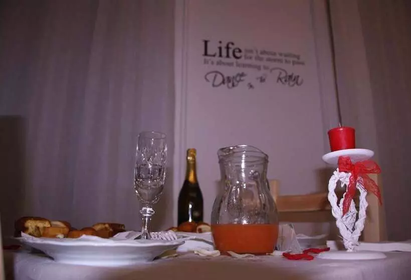 تختخواب و صبحانه Central House