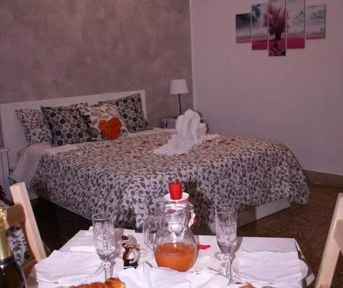 تختخواب و صبحانه Central House