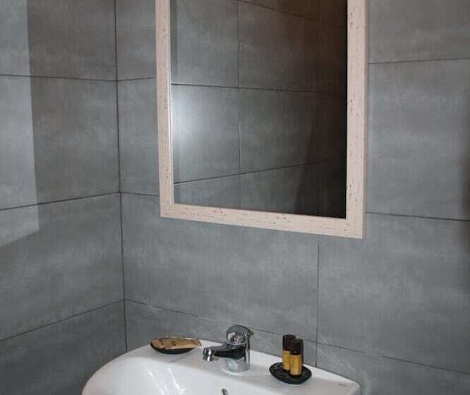 Bed and Breakfast Central House