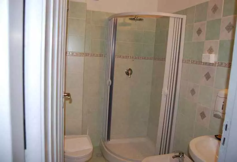 تختخواب و صبحانه Central House