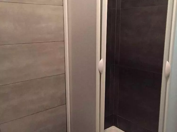 تختخواب و صبحانه Central House