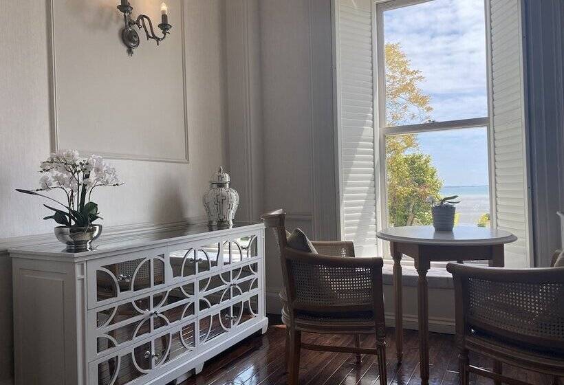 Bed and Breakfast La Haule Manor