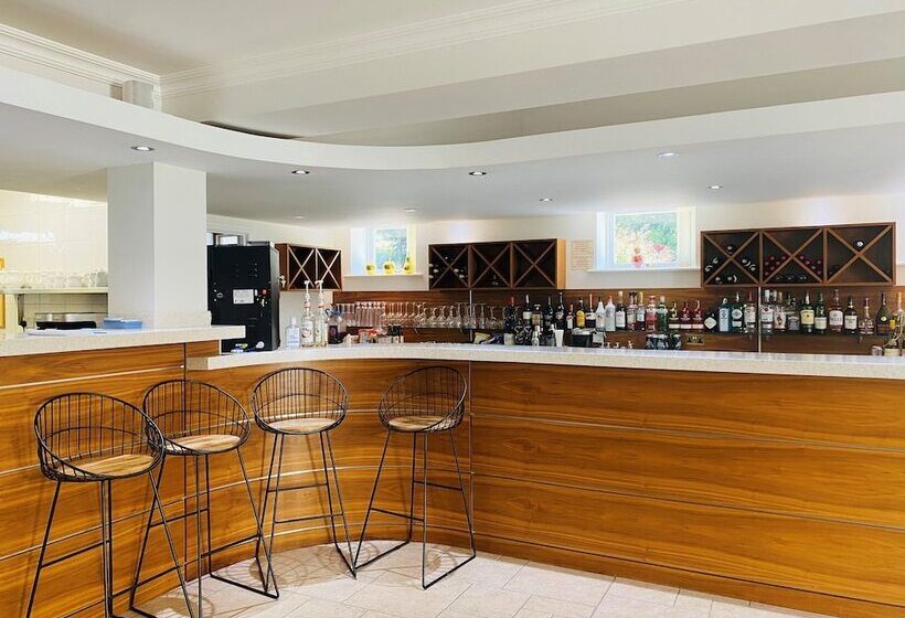 Bed and Breakfast La Haule Manor