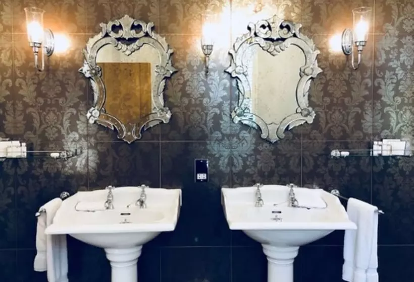 ベッドアンドブレックファースト La Haule Manor