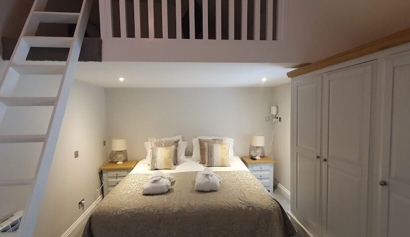 Bed and Breakfast La Haule Manor