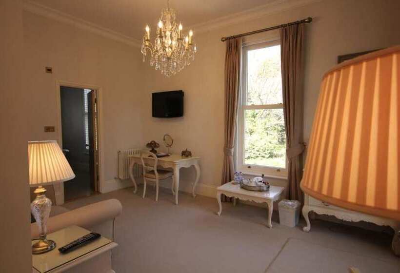 Bed and Breakfast La Haule Manor