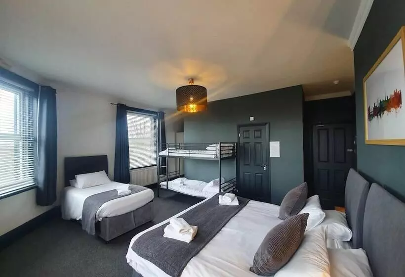 Hostelli The Punch Bowl