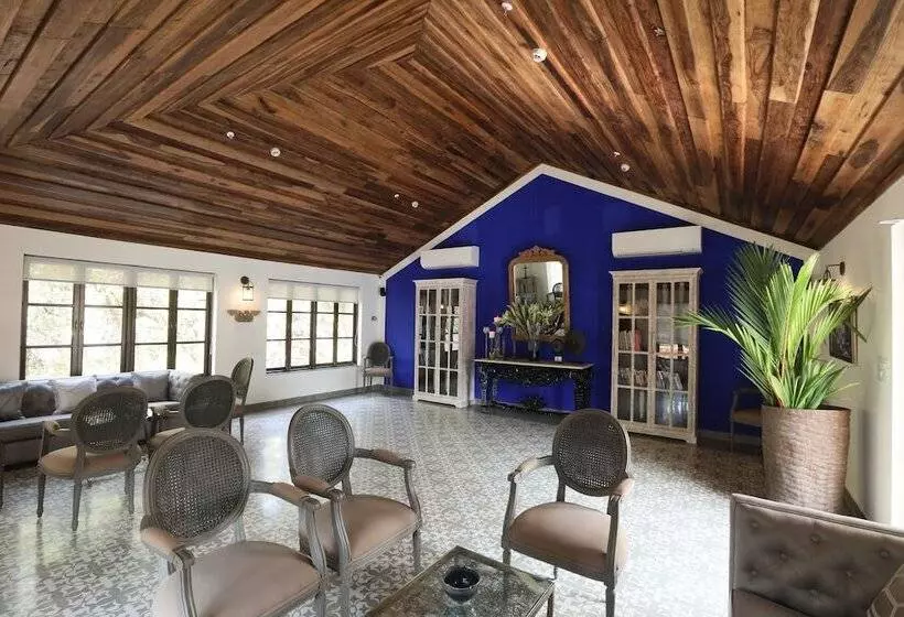 ホテル Andores Resort And Spa   Calangute