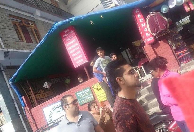 ホテル Bhagsu View