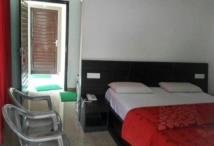 ホテル Bhagsu View