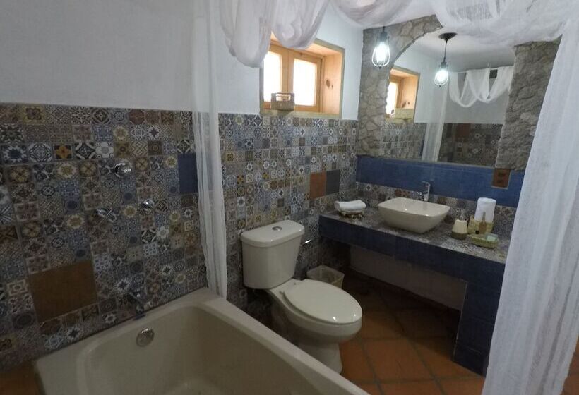 هتل Xamikal Adults Only