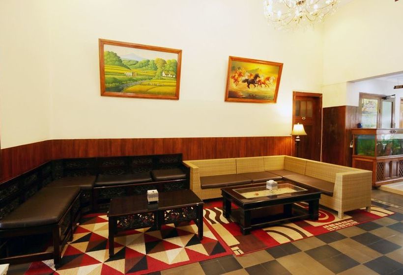 فندق على الطريق Airy Syariah Klojen Buring 9 Malang