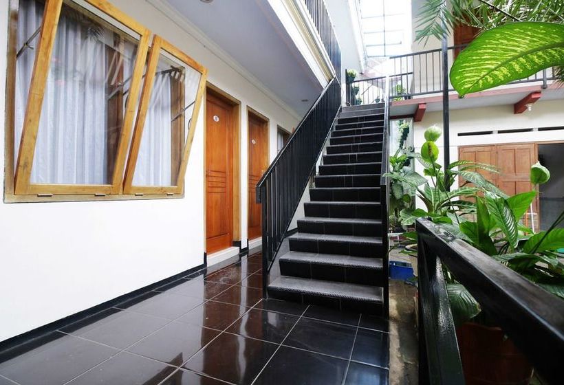 فندق على الطريق Airy Syariah Klojen Buring 9 Malang