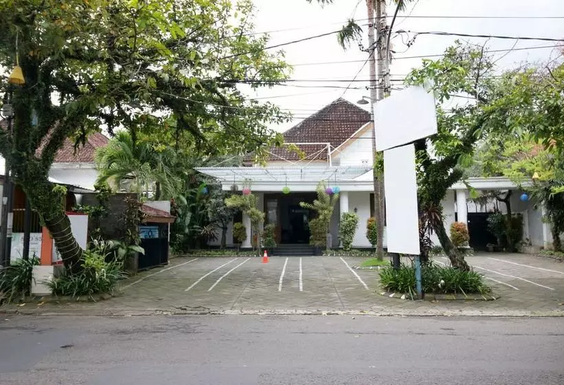 Motel Airy Syariah Klojen Buring 9 Malang