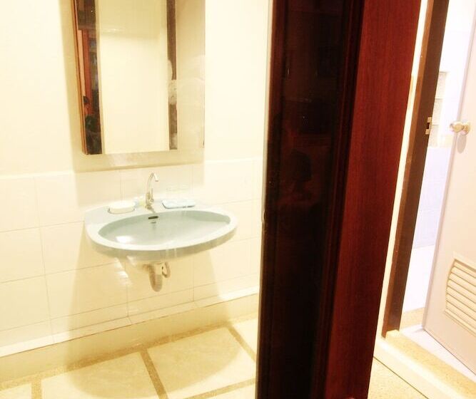 Pensió Chotika Riverfront