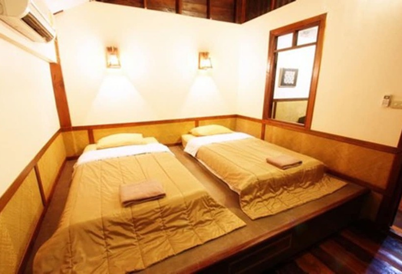 Pensió Chotika Riverfront