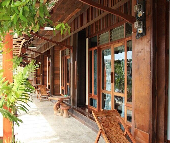 Pensió Chotika Riverfront