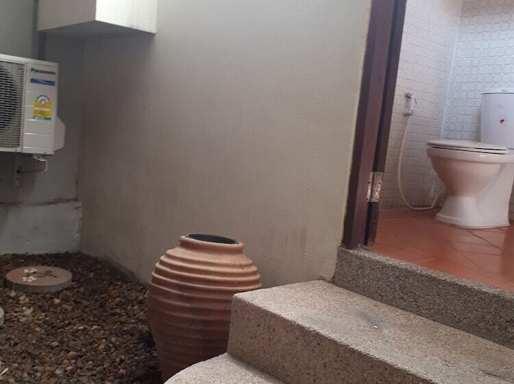 Pensió Chotika Riverfront