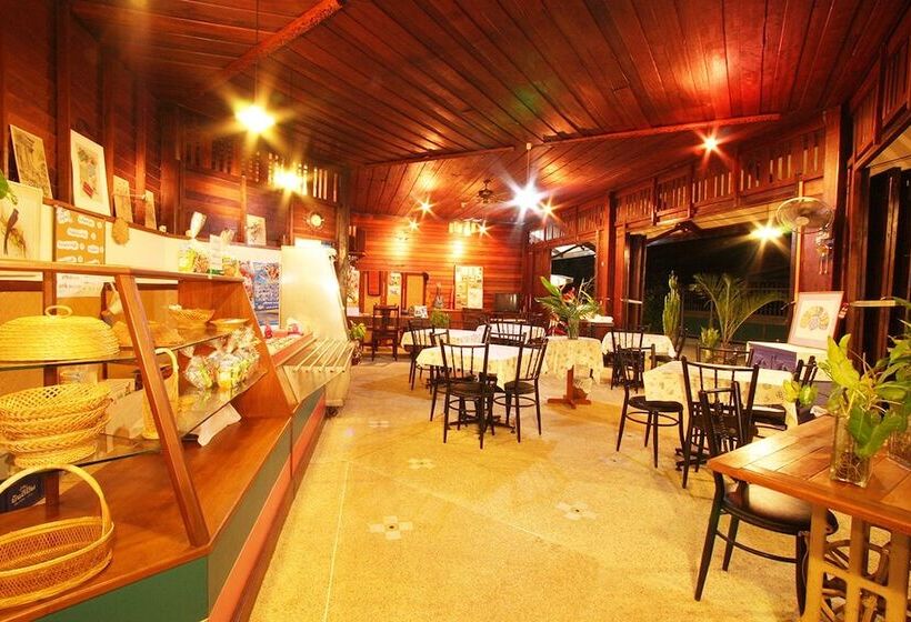 Pensió Chotika Riverfront