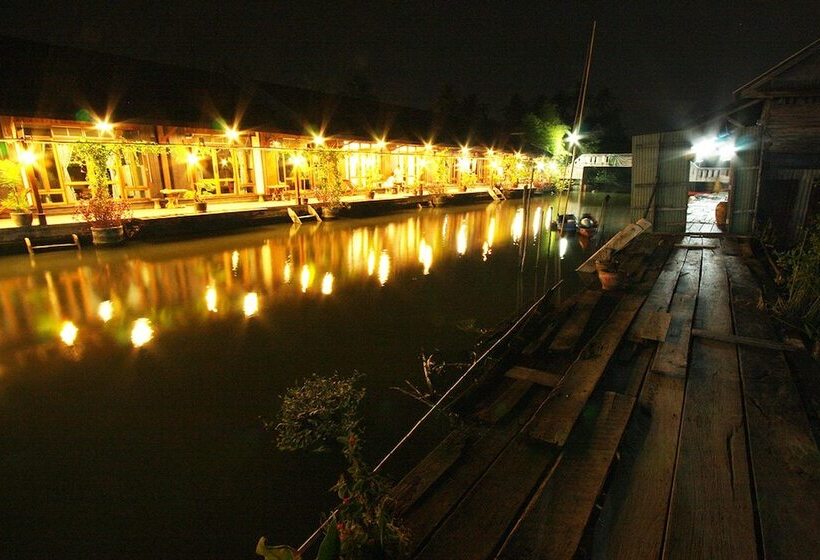 Pensió Chotika Riverfront