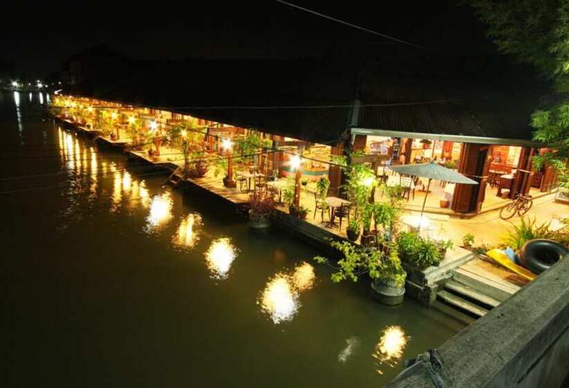 Pensió Chotika Riverfront