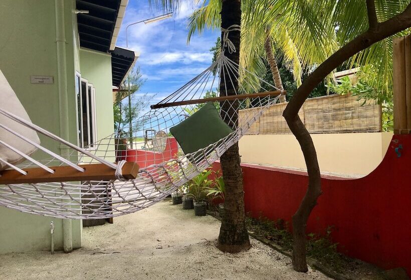 پانسیون Huraa East Inn