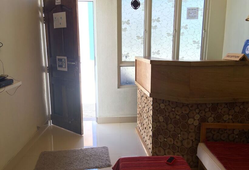 پانسیون Huraa East Inn