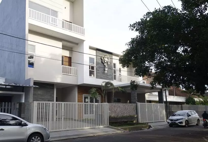 ペンション Junggo Tentrem Guest House