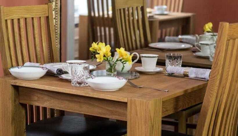 Pensão Linndhu House