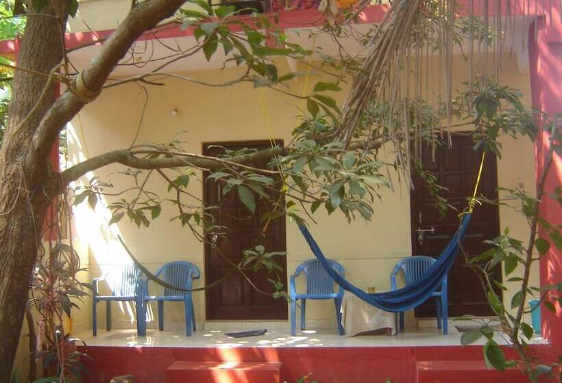 פנסיון Silver Moon Guest House