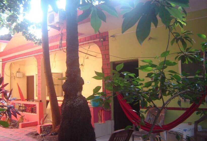 פנסיון Silver Moon Guest House