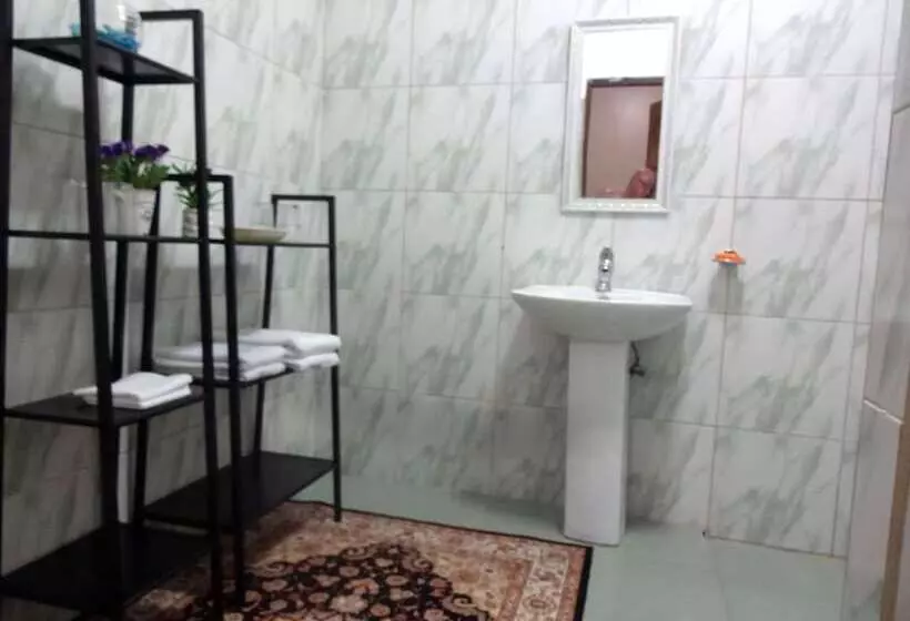 Majatalo The Yellow House