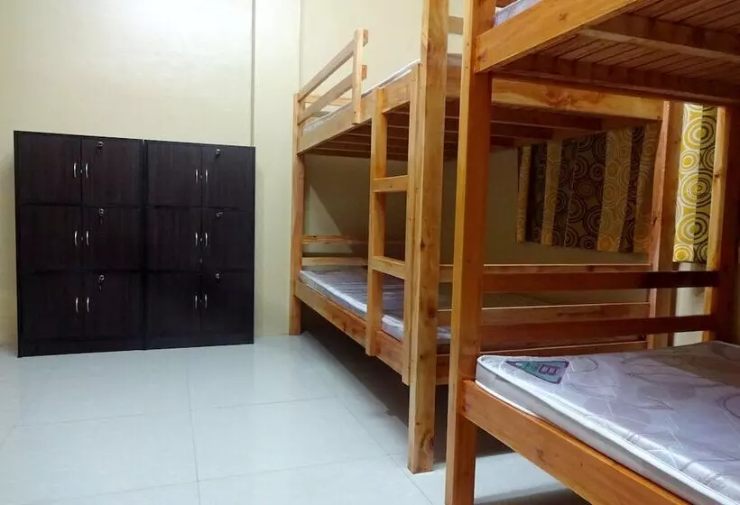 Majatalo The Yellow House