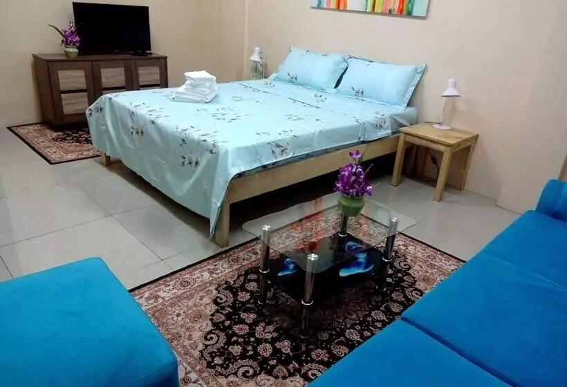 Majatalo The Yellow House