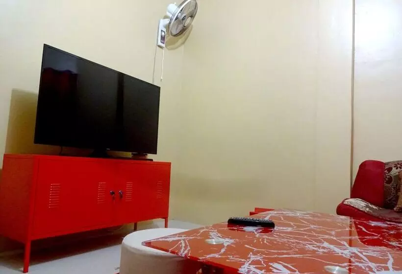 Majatalo The Yellow House