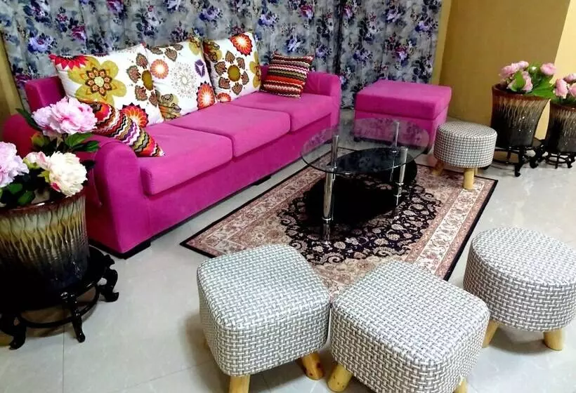 Majatalo The Yellow House