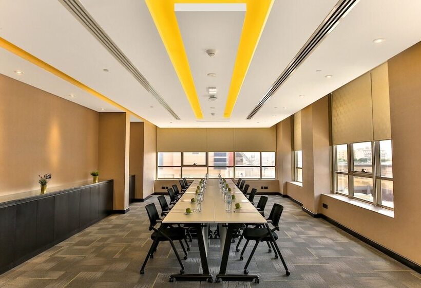 酒店 Four Points By Sheraton Production City, Dubai