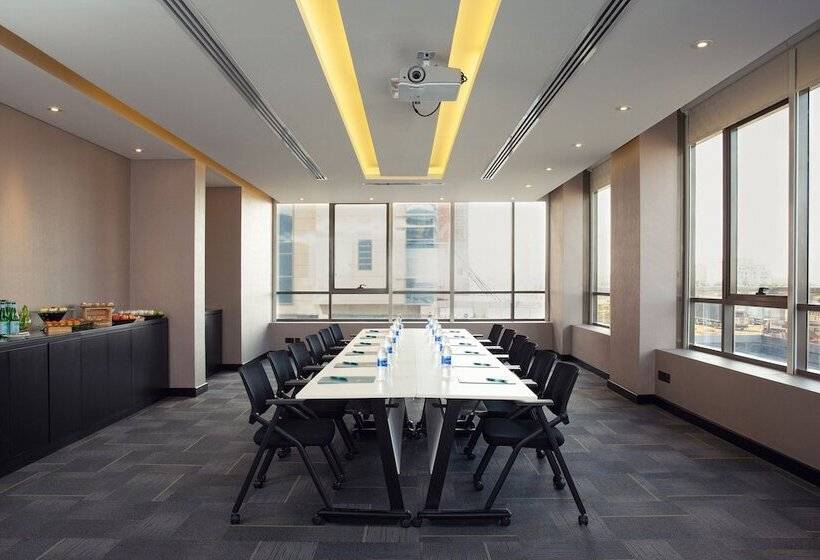 酒店 Four Points By Sheraton Production City, Dubai