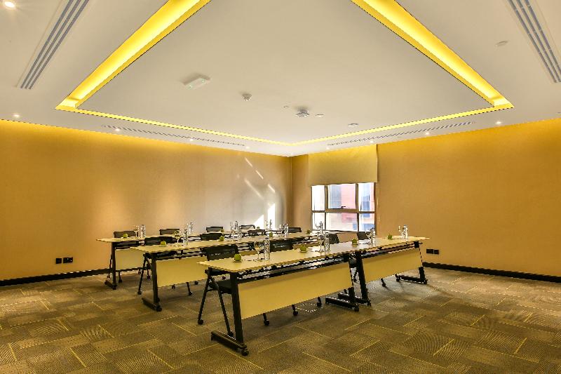 酒店 Four Points By Sheraton Production City, Dubai