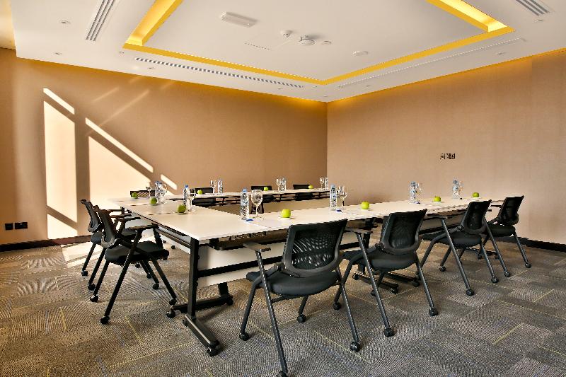 酒店 Four Points By Sheraton Production City, Dubai