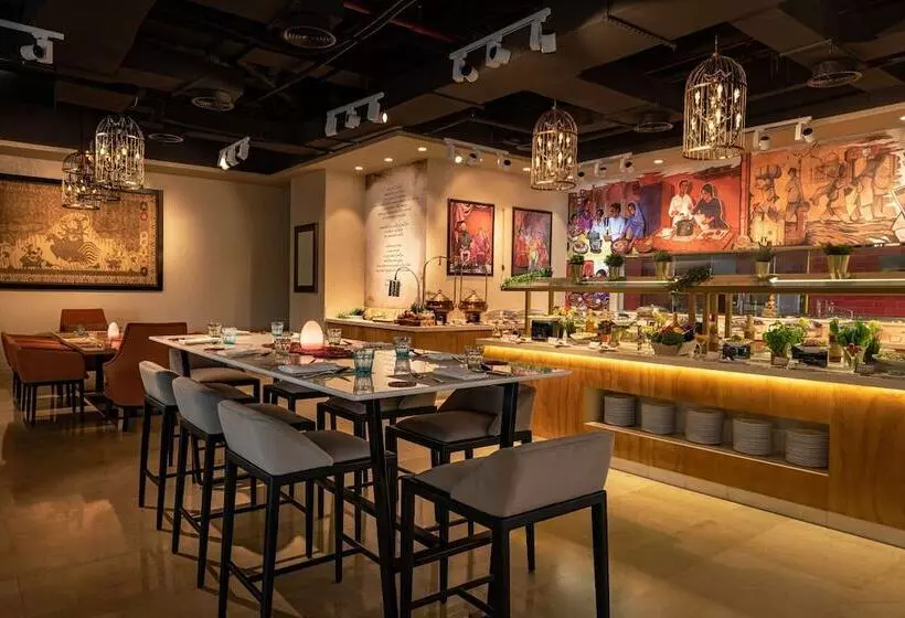 ホテル Four Points By Sheraton Production City, Dubai