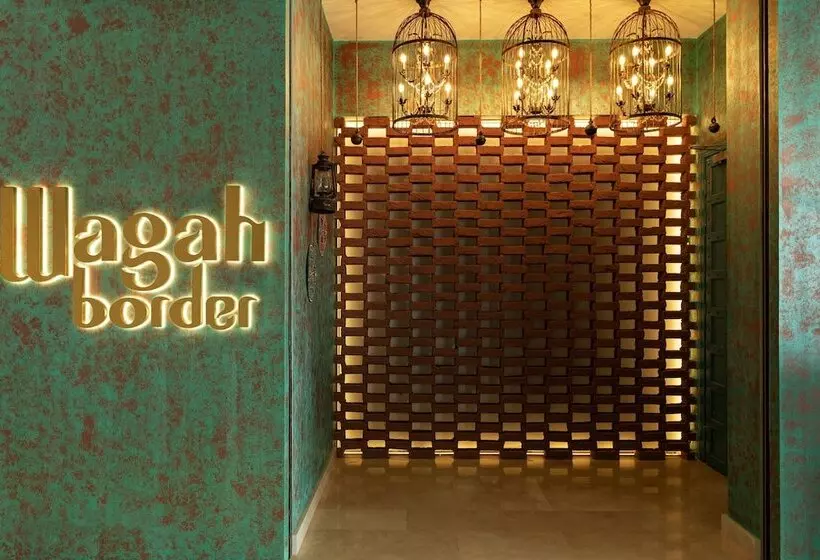 ホテル Four Points By Sheraton Production City, Dubai