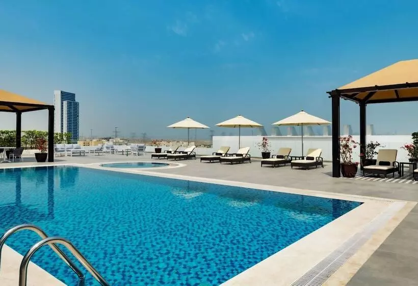 ホテル Four Points By Sheraton Production City, Dubai