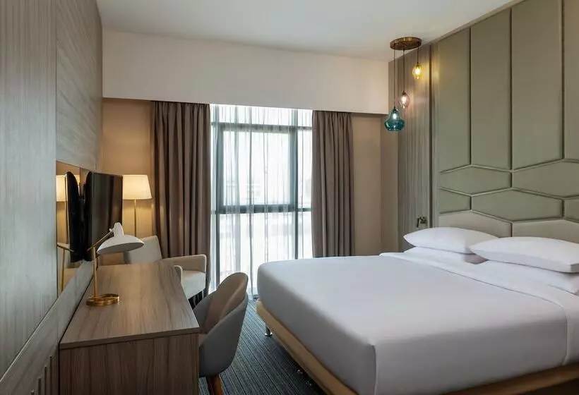 ホテル Four Points By Sheraton Production City, Dubai