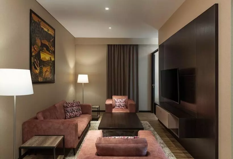 ホテル Four Points By Sheraton Production City, Dubai