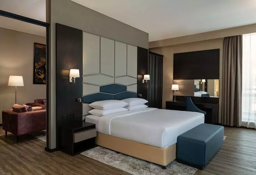 ホテル Four Points By Sheraton Production City, Dubai