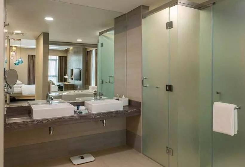 ホテル Four Points By Sheraton Production City, Dubai
