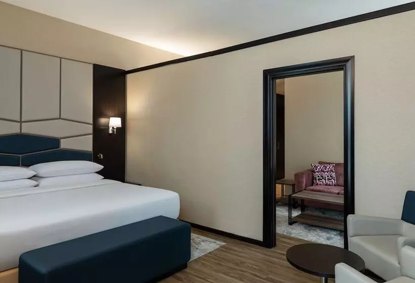 ホテル Four Points By Sheraton Production City, Dubai