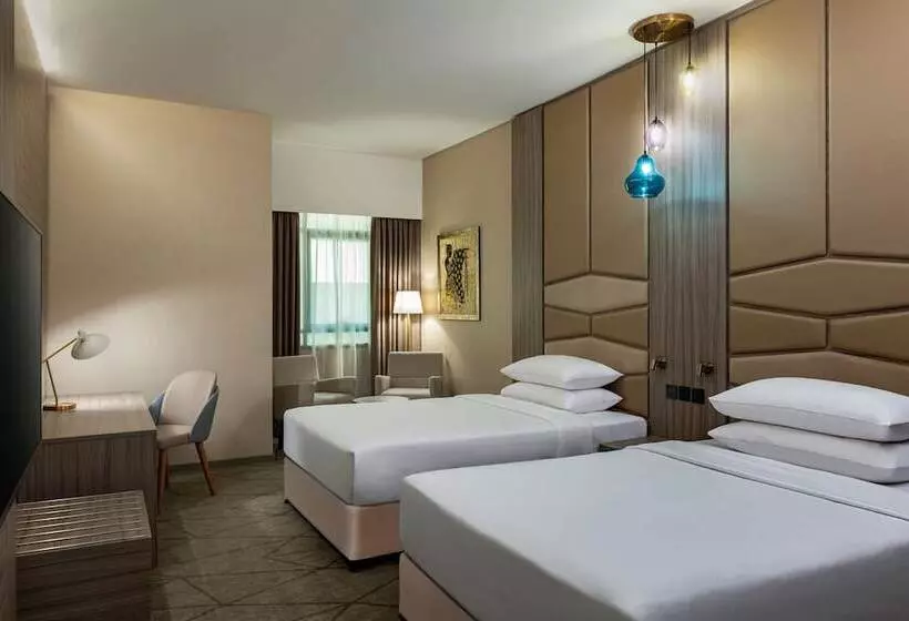 ホテル Four Points By Sheraton Production City, Dubai